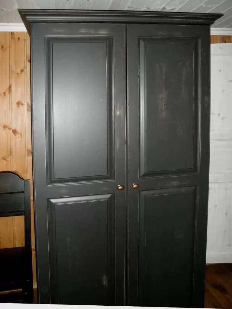 brosjyre. garderobeskap